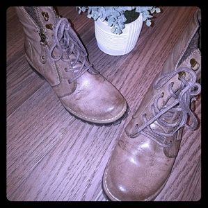 Brown Boots Cliffs by White Mountain